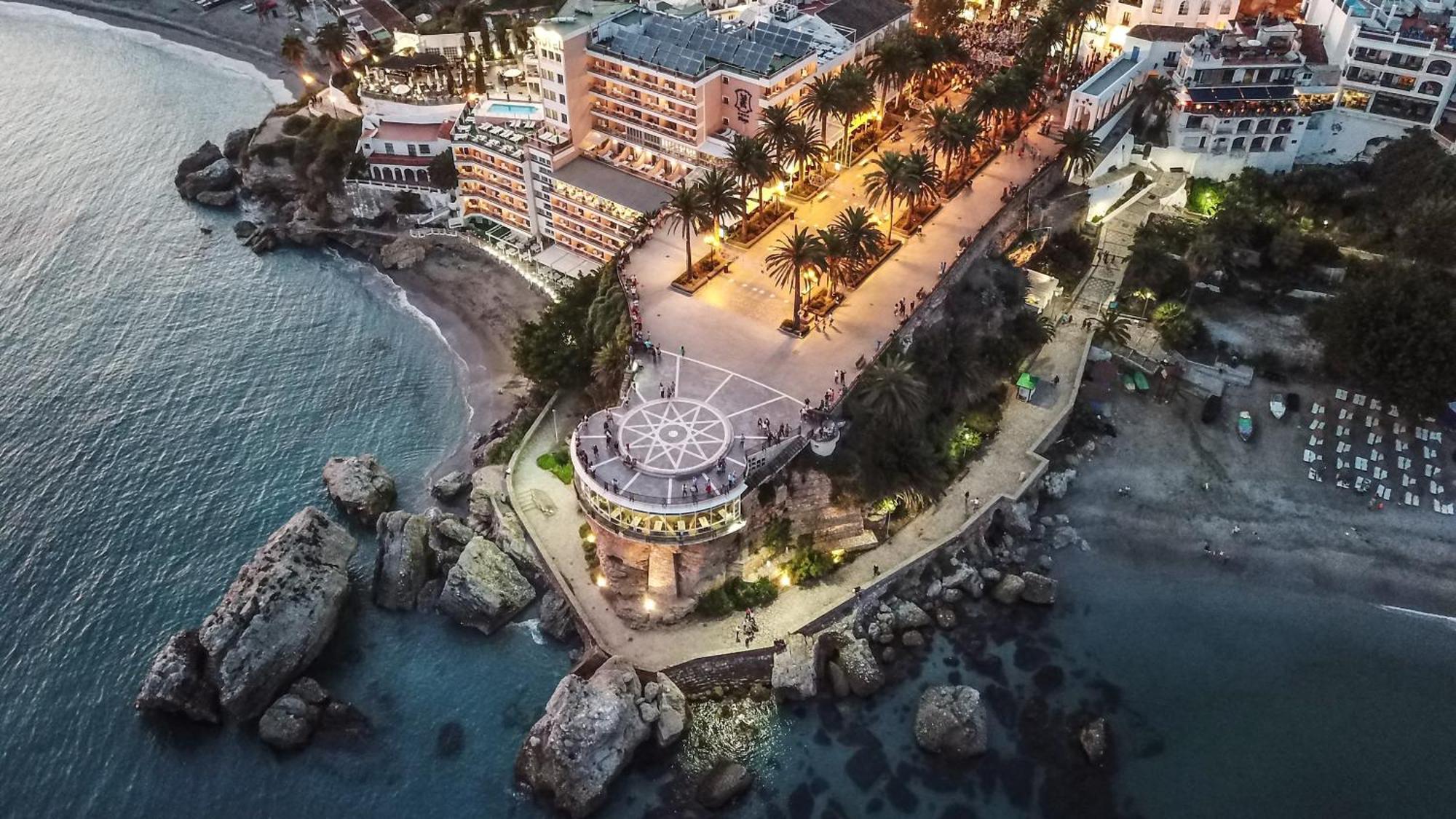 Renovated Apartment On Beachside With Pool Nerja Eksteriør bilde