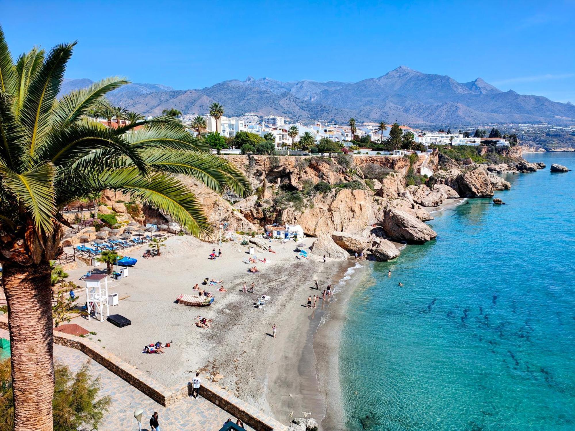 Renovated Apartment On Beachside With Pool Nerja Eksteriør bilde