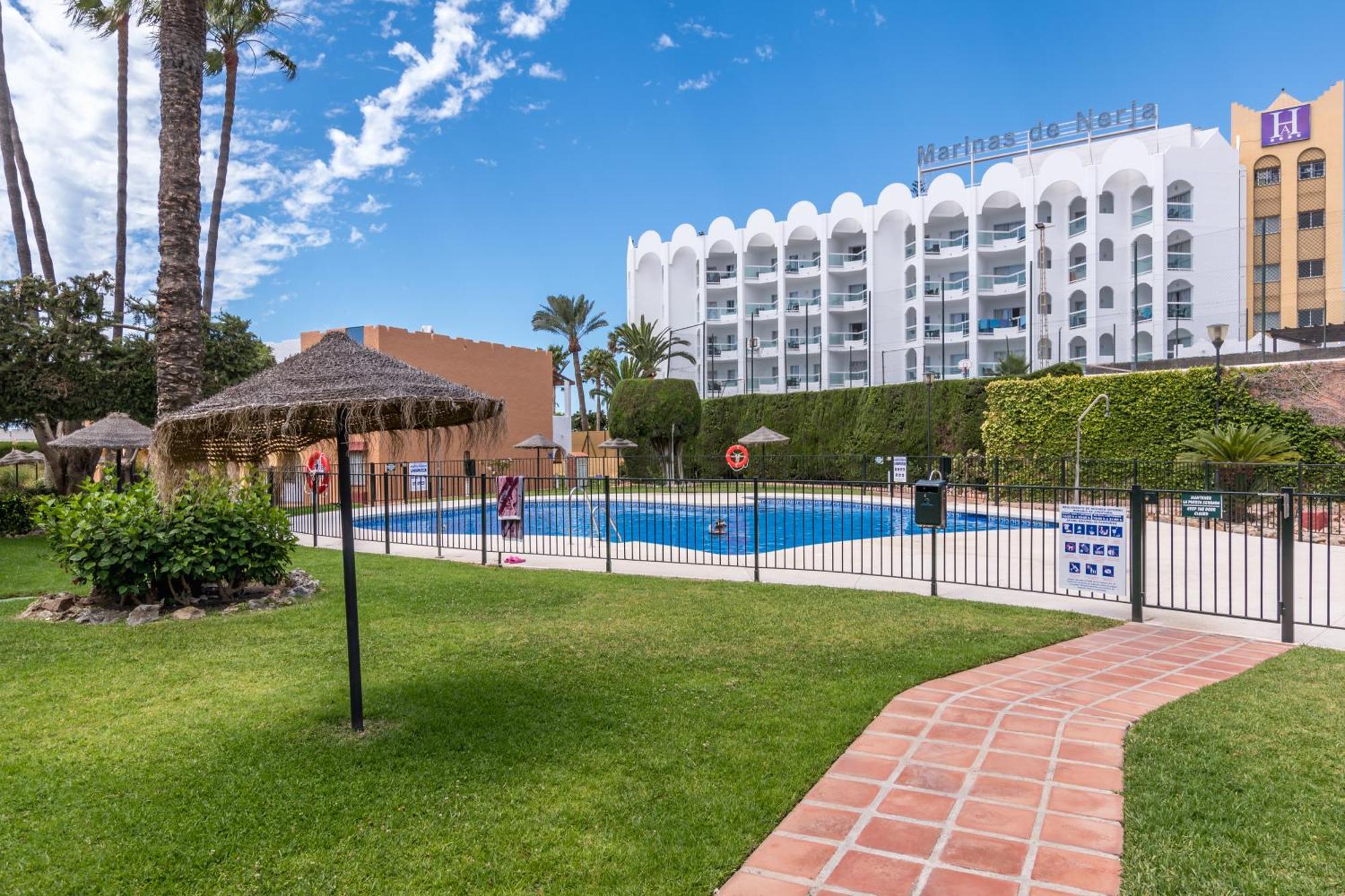 Renovated Apartment On Beachside With Pool Nerja Eksteriør bilde
