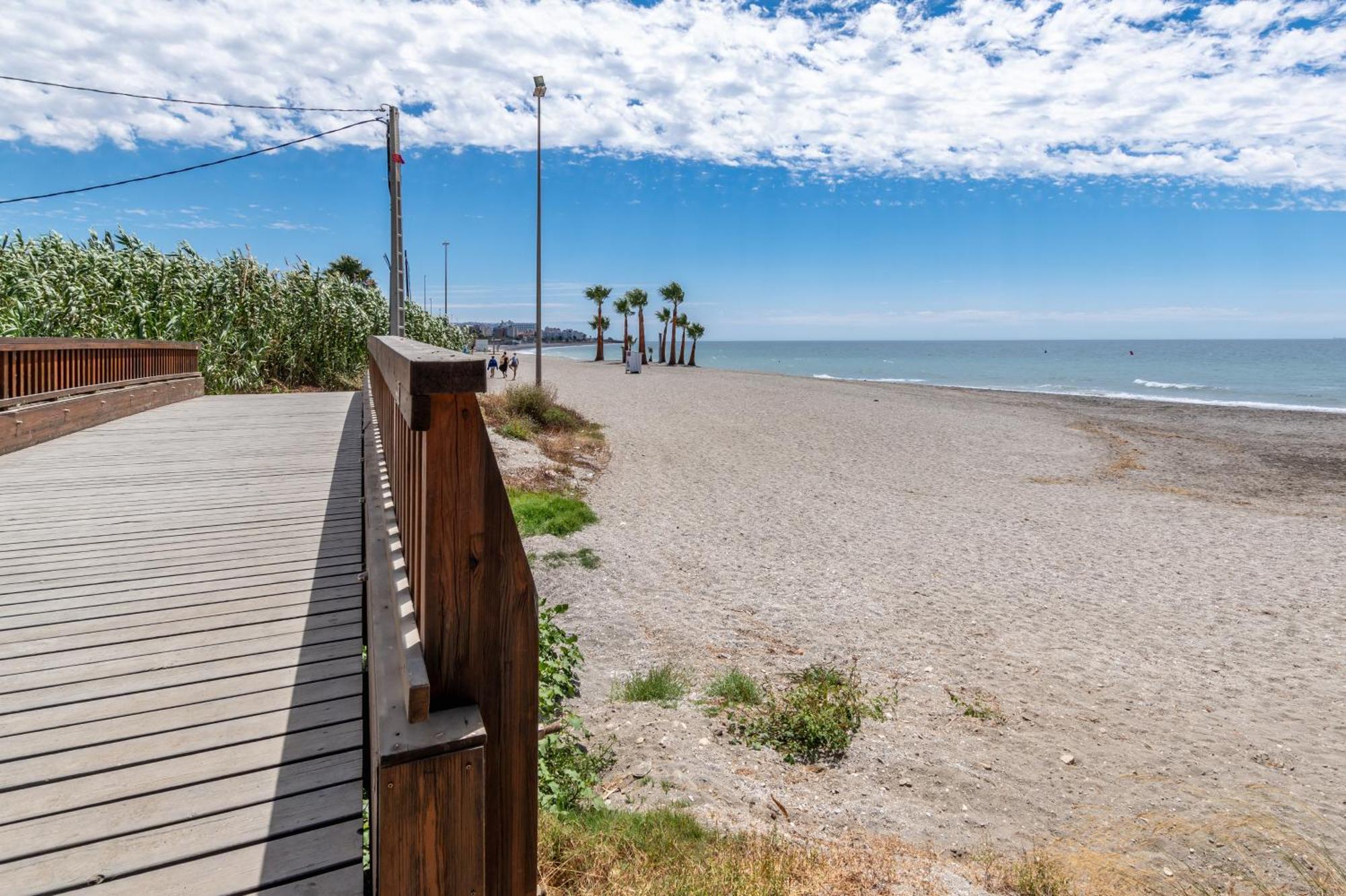 Renovated Apartment On Beachside With Pool Nerja Eksteriør bilde