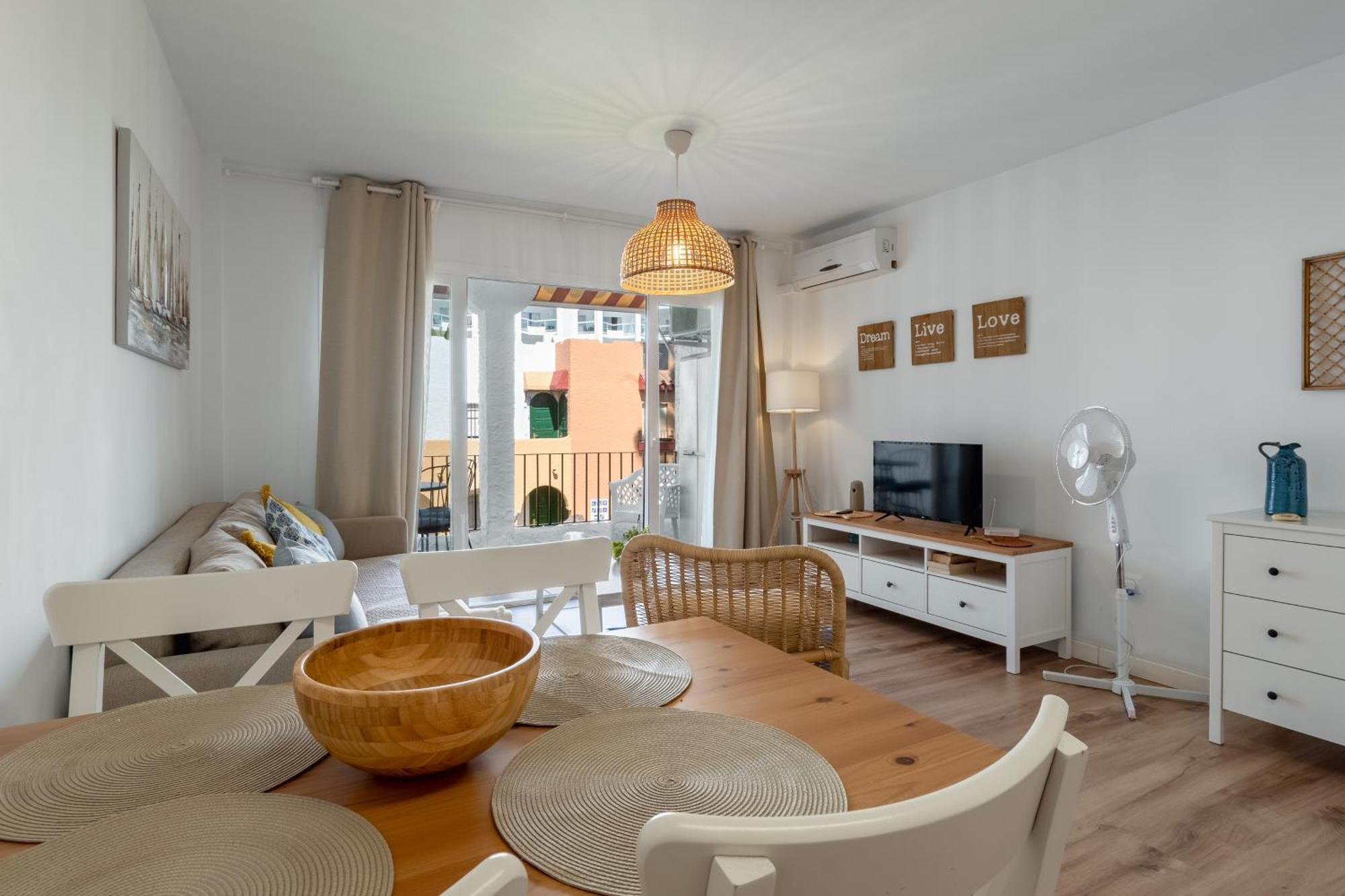 Renovated Apartment On Beachside With Pool Nerja Eksteriør bilde