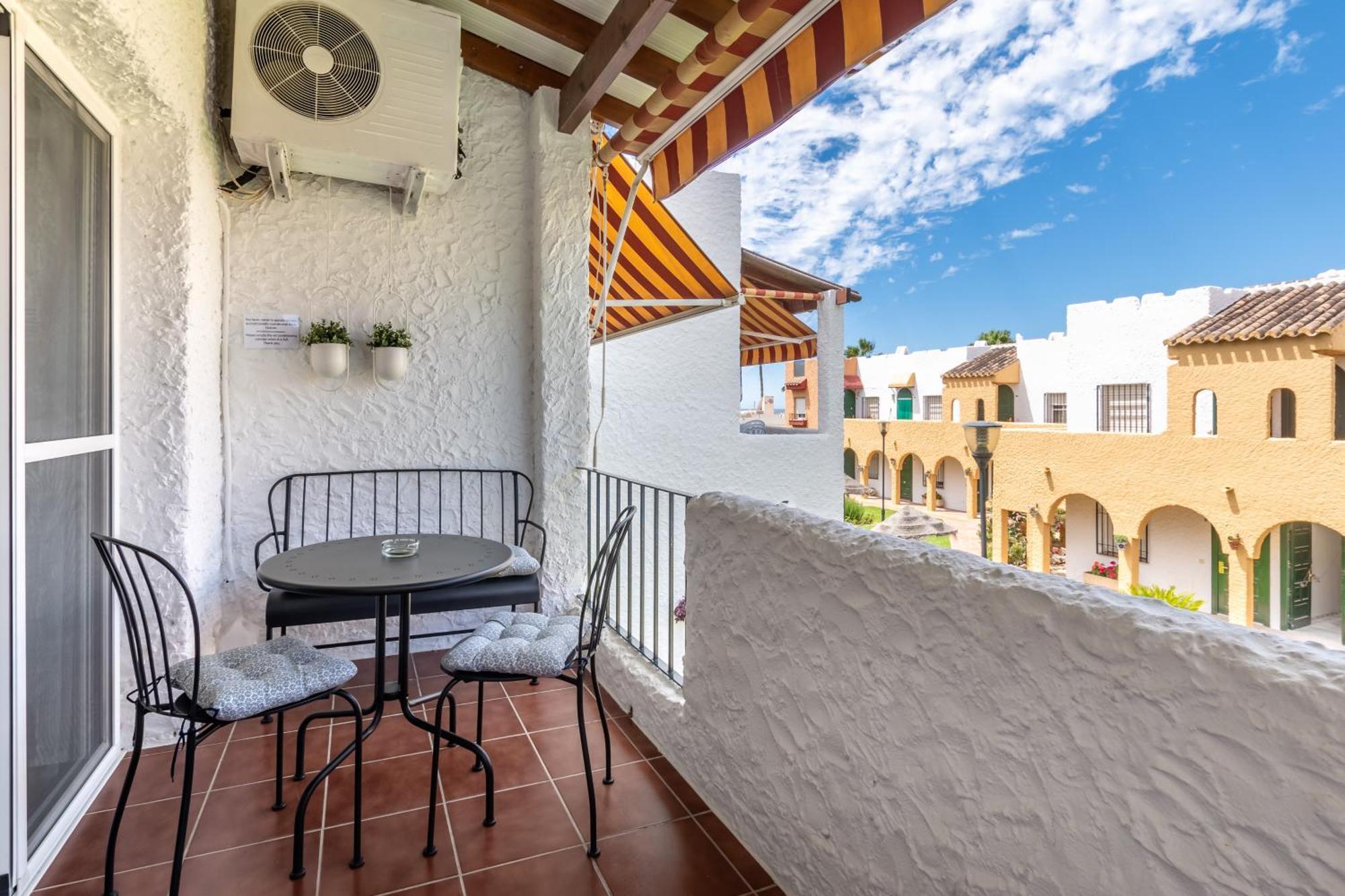 Renovated Apartment On Beachside With Pool Nerja Eksteriør bilde