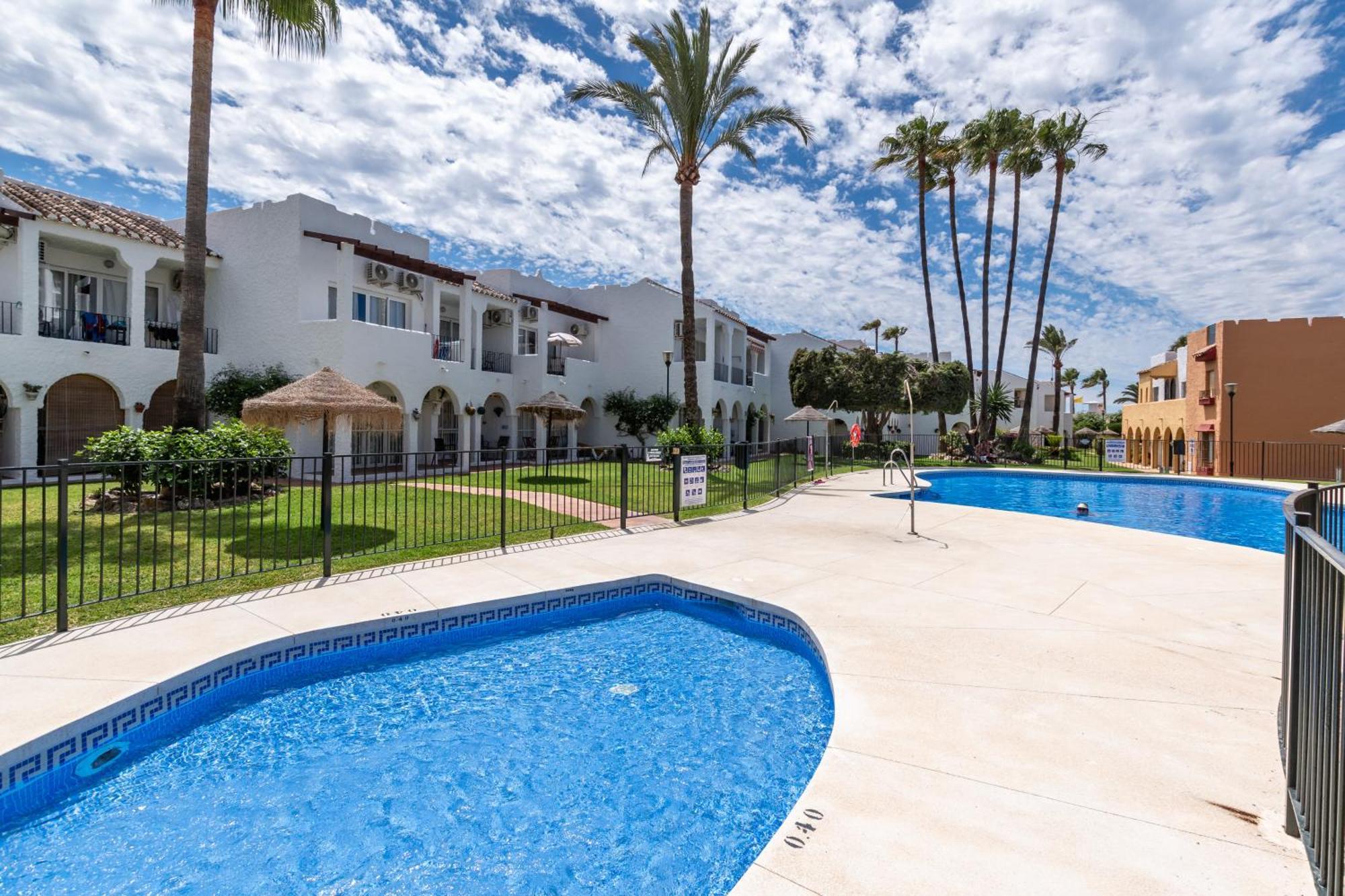 Renovated Apartment On Beachside With Pool Nerja Eksteriør bilde