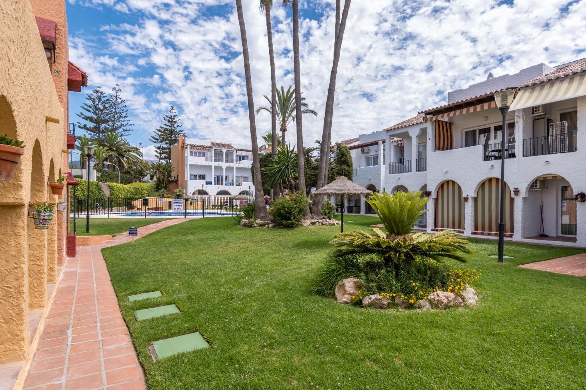 Renovated Apartment On Beachside With Pool Nerja Eksteriør bilde